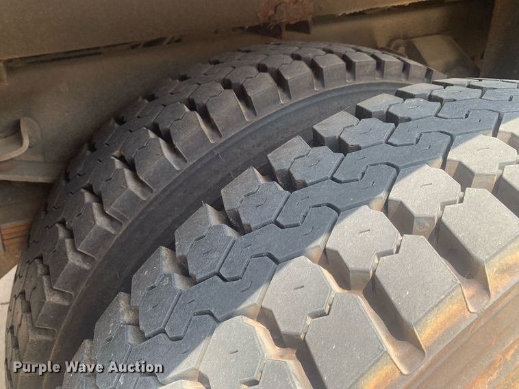 image for item LH9605 1989 Ford F800  pumper fire truck