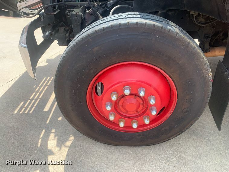 image for item LH9605 1989 Ford F800  pumper fire truck