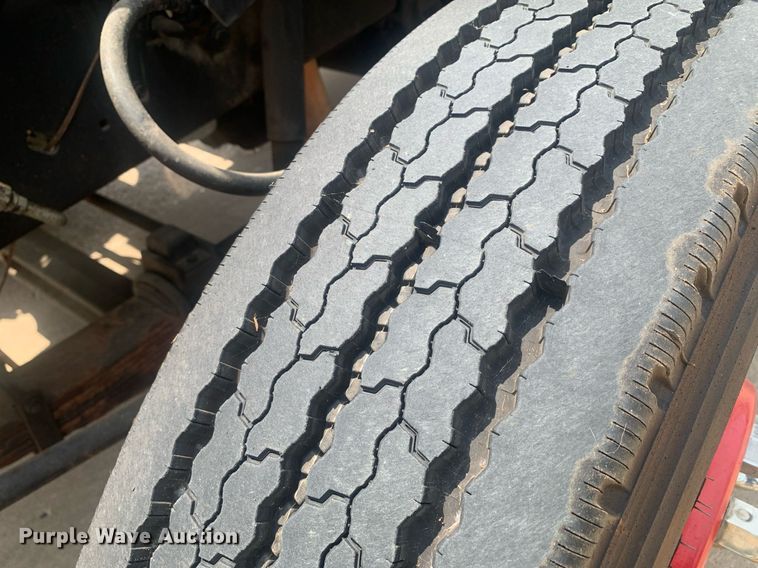 image for item LH9605 1989 Ford F800  pumper fire truck