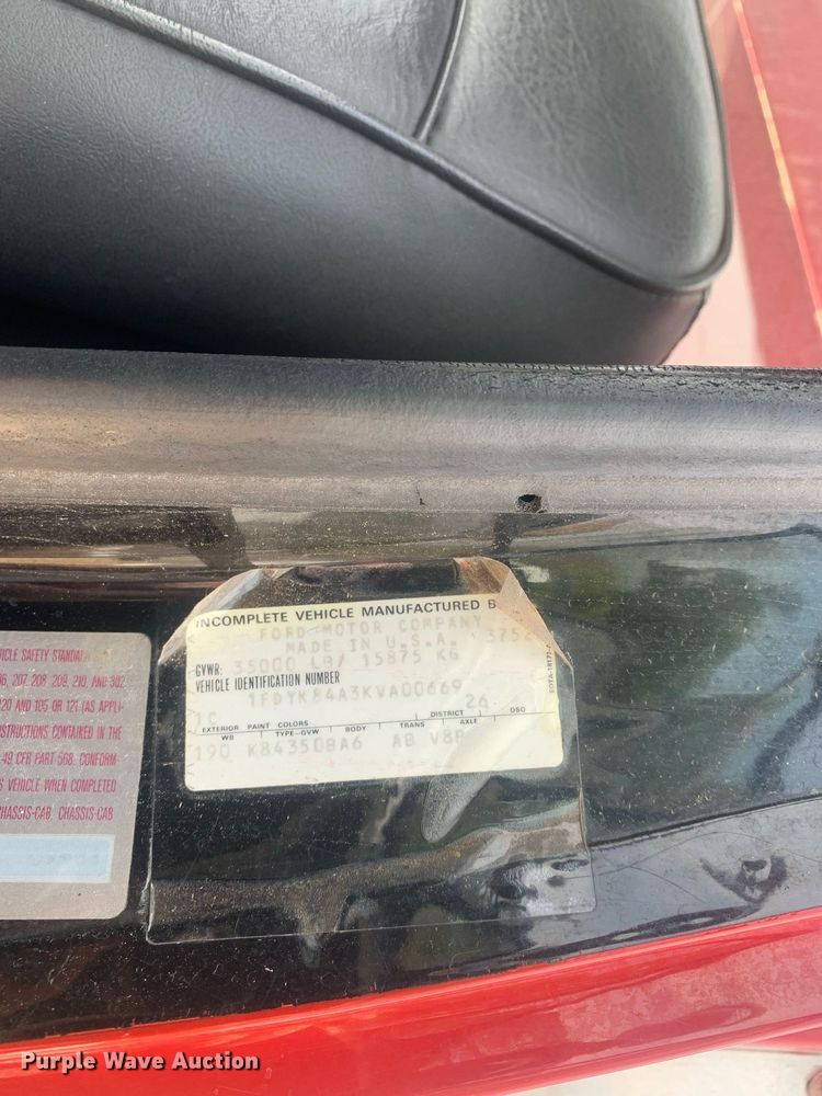 image for item LH9605 1989 Ford F800  pumper fire truck