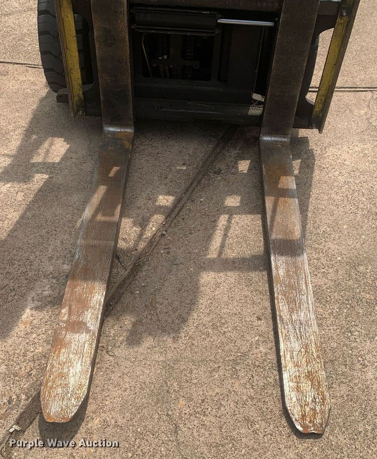 image for item LH9606 Hyster E60XM  forklift