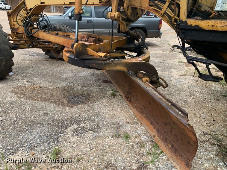 image for item LH9617 1985 Caterpillar 120G  rigid frame motor grader