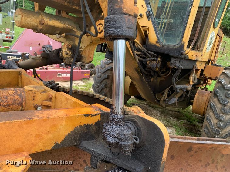 image for item LH9617 1985 Caterpillar 120G  rigid frame motor grader