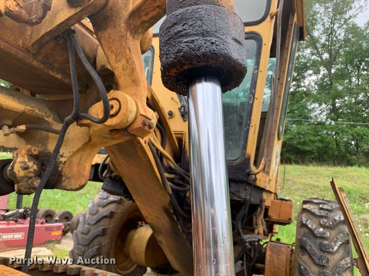 image for item LH9617 1985 Caterpillar 120G  rigid frame motor grader