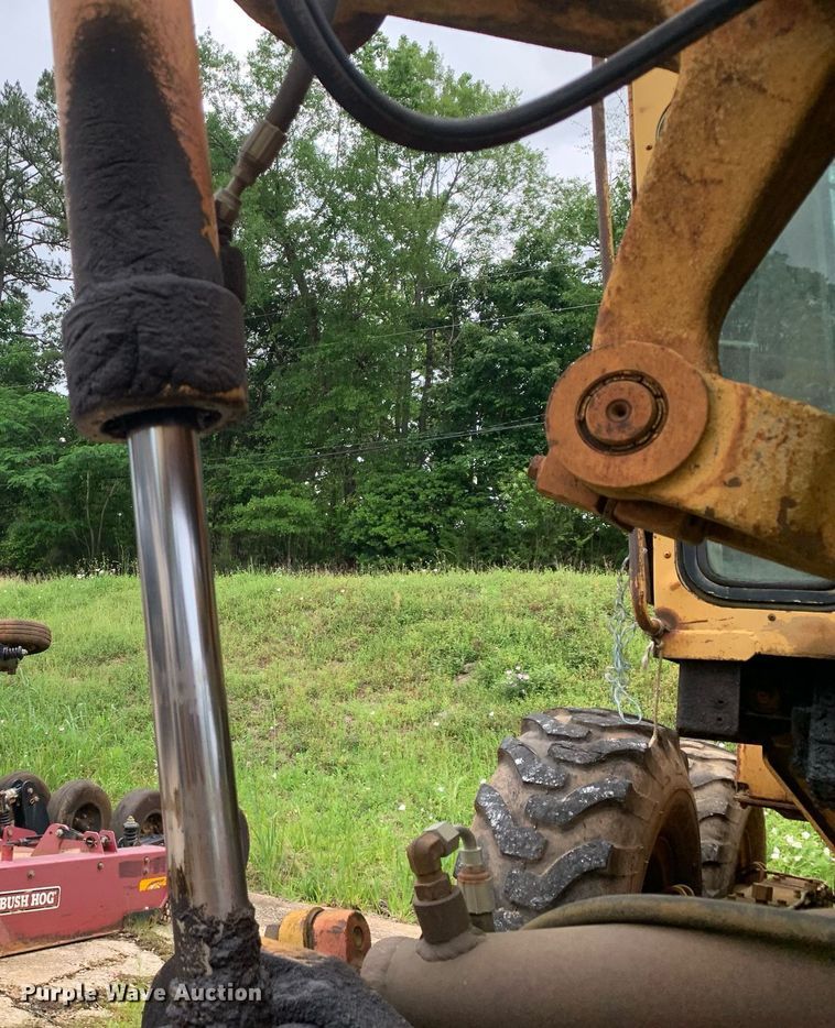 image for item LH9617 1985 Caterpillar 120G  rigid frame motor grader