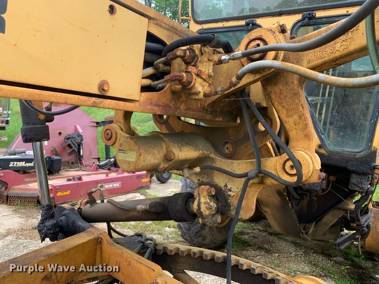 image for item LH9617 1985 Caterpillar 120G  rigid frame motor grader