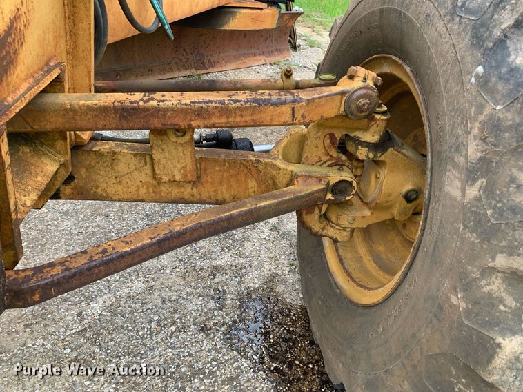 image for item LH9617 1985 Caterpillar 120G  rigid frame motor grader