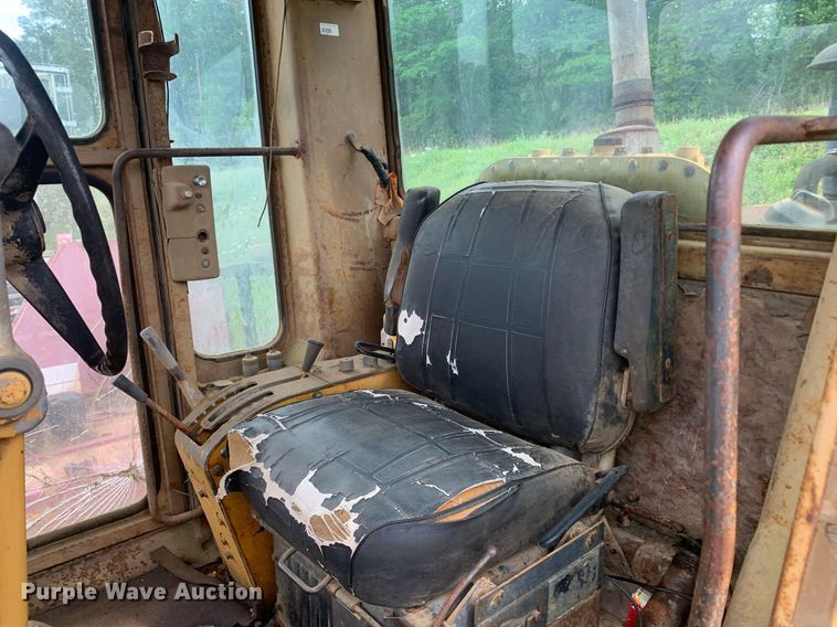image for item LH9617 1985 Caterpillar 120G  rigid frame motor grader