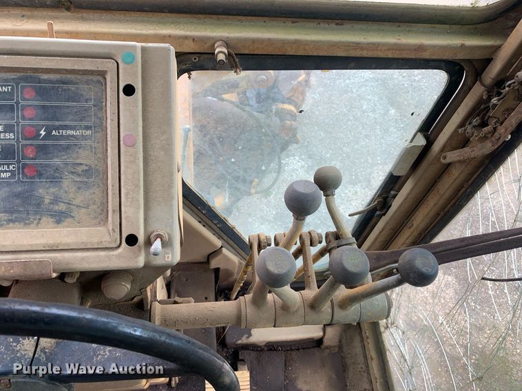 image for item LH9617 1985 Caterpillar 120G  rigid frame motor grader