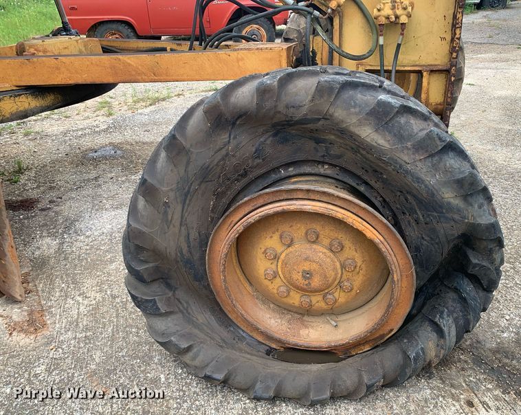 image for item LH9617 1985 Caterpillar 120G  rigid frame motor grader