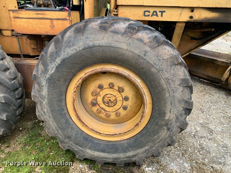 image for item LH9617 1985 Caterpillar 120G  rigid frame motor grader