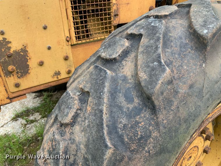 image for item LH9617 1985 Caterpillar 120G  rigid frame motor grader