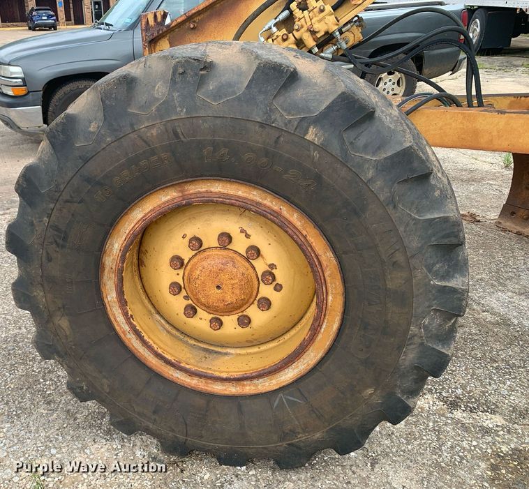 image for item LH9617 1985 Caterpillar 120G  rigid frame motor grader