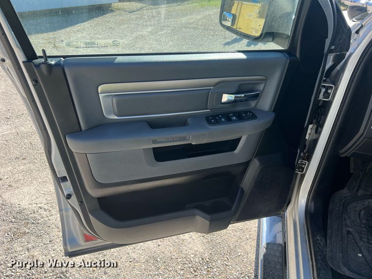 image for item LI9668 2014 Dodge Ram 1500  Crew Cab pickup truck