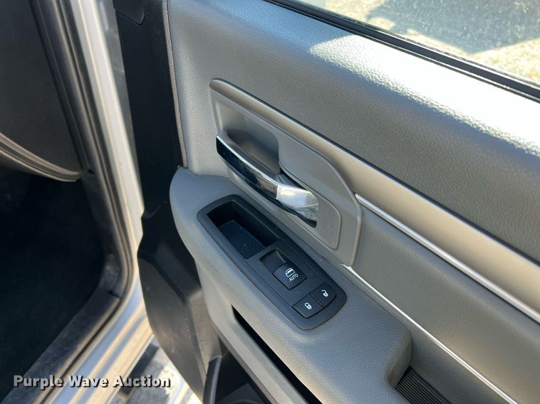 image for item LI9668 2014 Dodge Ram 1500  Crew Cab pickup truck