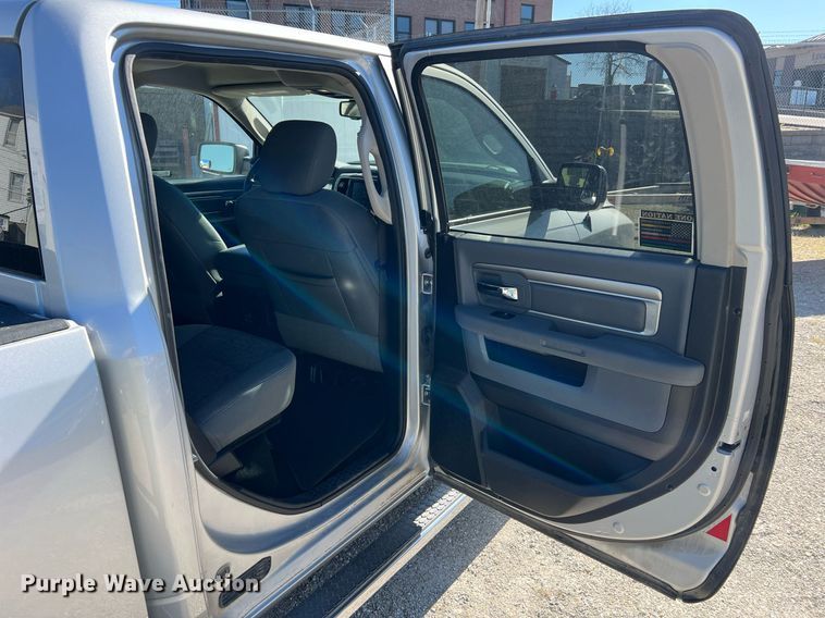 image for item LI9668 2014 Dodge Ram 1500  Crew Cab pickup truck