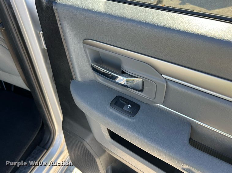 image for item LI9668 2014 Dodge Ram 1500  Crew Cab pickup truck