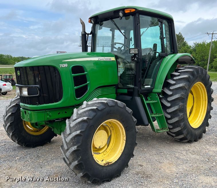 image for item LI9712 John Deere 7130  MFWD tractor