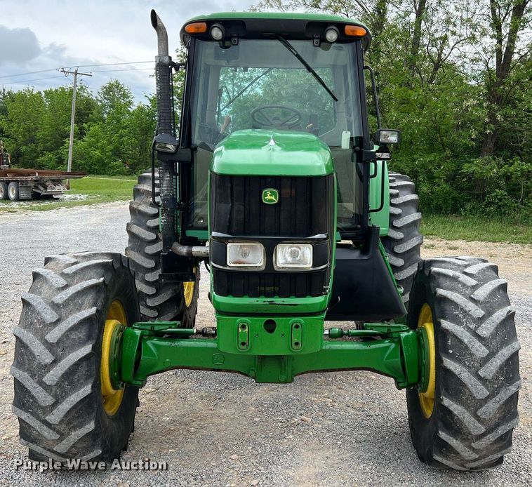 image for item LI9712 John Deere 7130  MFWD tractor