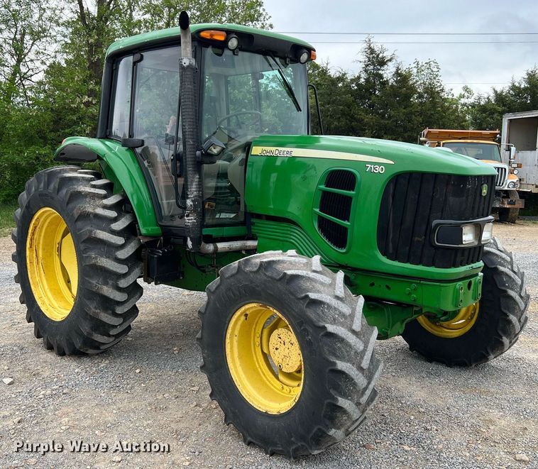 image for item LI9712 John Deere 7130  MFWD tractor