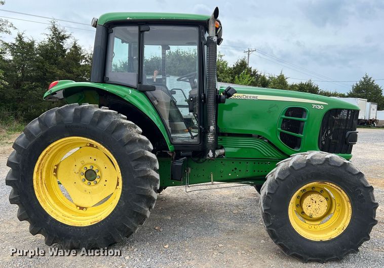 image for item LI9712 John Deere 7130  MFWD tractor