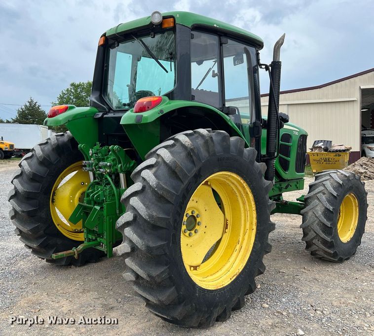 image for item LI9712 John Deere 7130  MFWD tractor