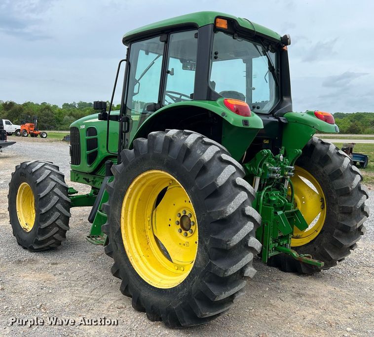 image for item LI9712 John Deere 7130  MFWD tractor