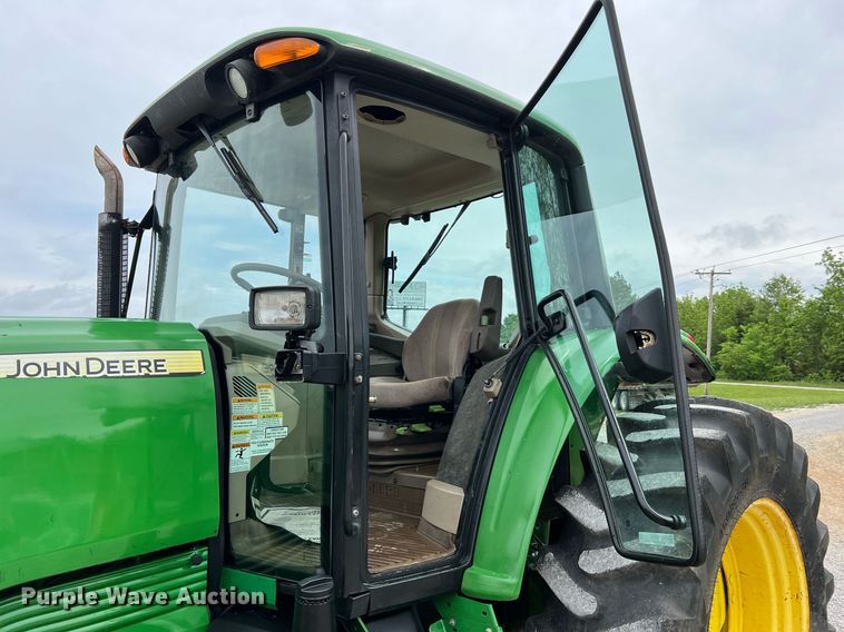 image for item LI9712 John Deere 7130  MFWD tractor