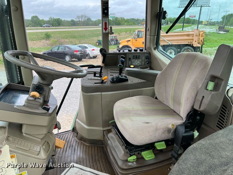 image for item LI9712 John Deere 7130  MFWD tractor