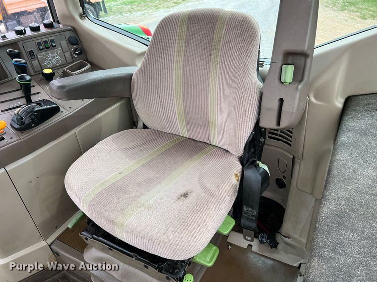 image for item LI9712 John Deere 7130  MFWD tractor