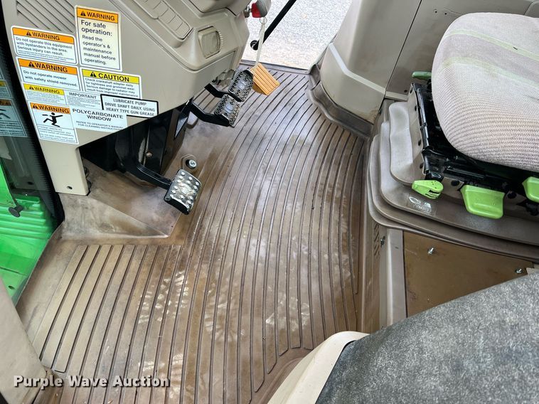 image for item LI9712 John Deere 7130  MFWD tractor