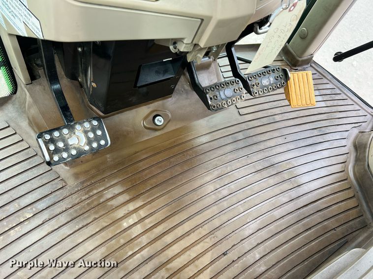 image for item LI9712 John Deere 7130  MFWD tractor