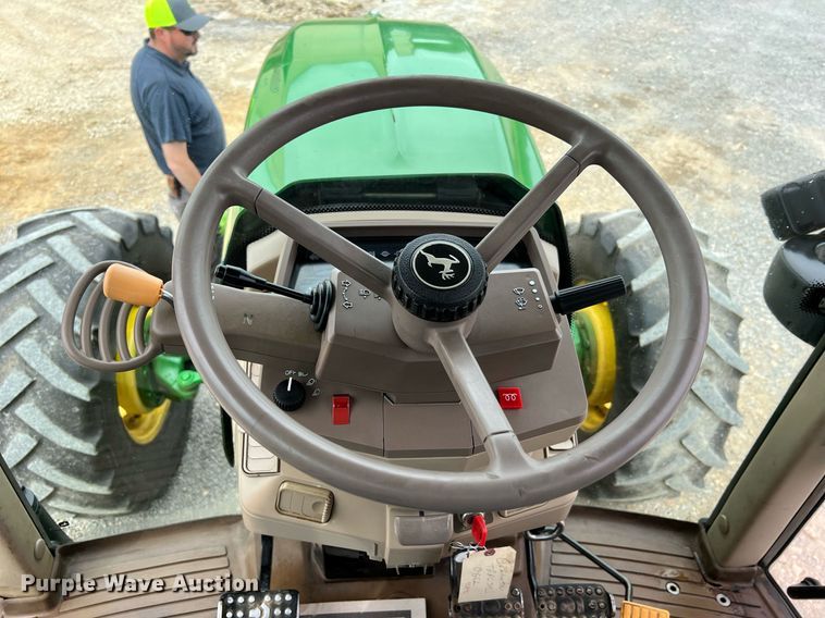 image for item LI9712 John Deere 7130  MFWD tractor