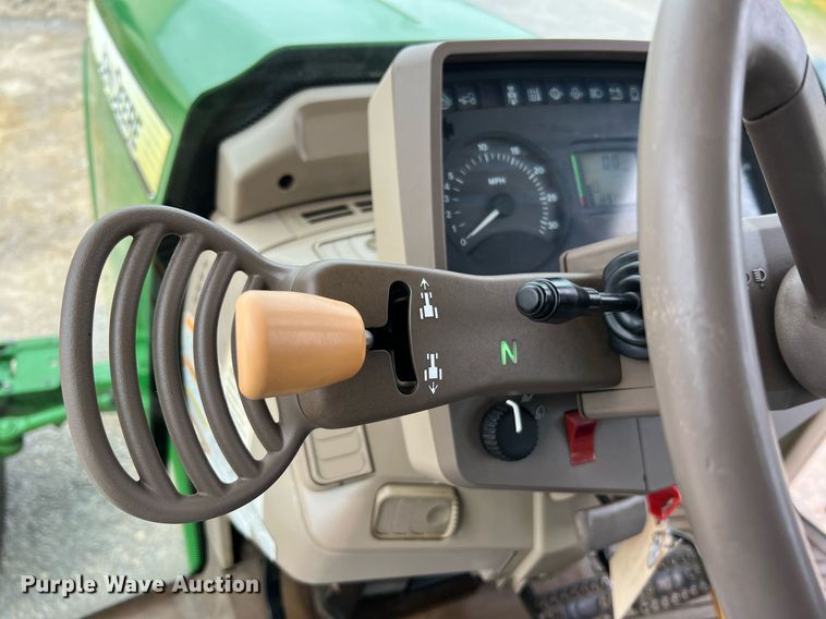 image for item LI9712 John Deere 7130  MFWD tractor