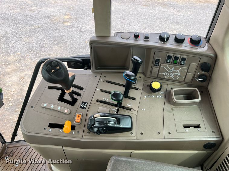 image for item LI9712 John Deere 7130  MFWD tractor