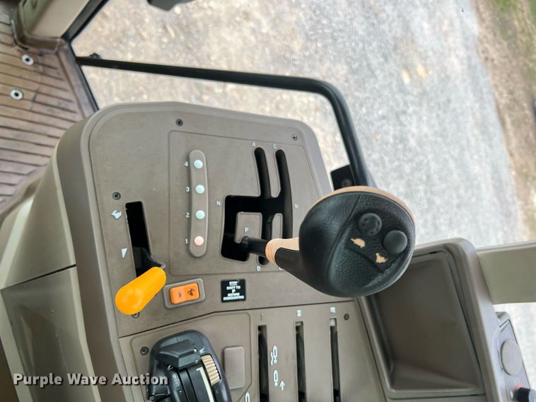 image for item LI9712 John Deere 7130  MFWD tractor