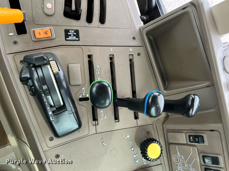 image for item LI9712 John Deere 7130  MFWD tractor