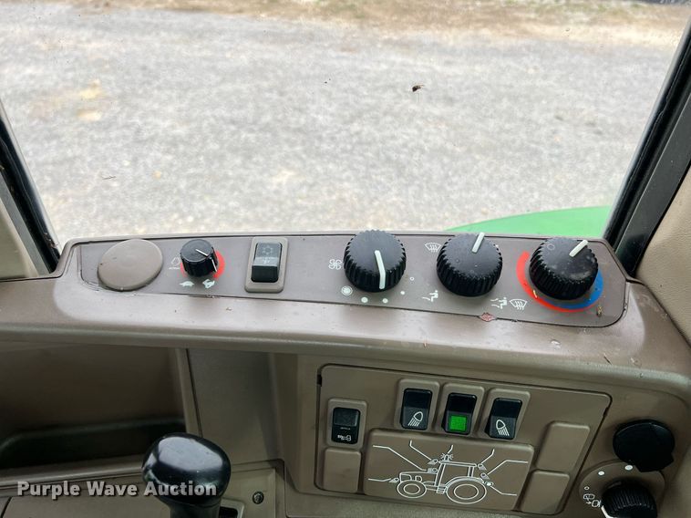 image for item LI9712 John Deere 7130  MFWD tractor