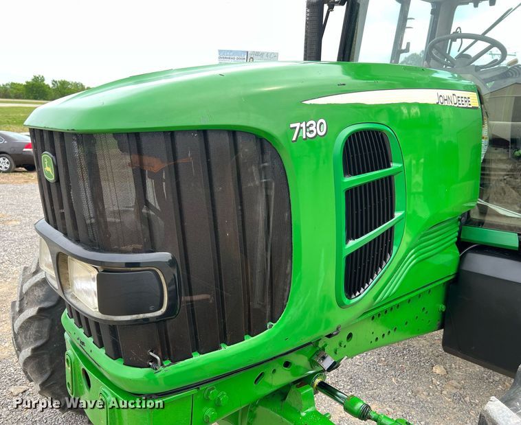 image for item LI9712 John Deere 7130  MFWD tractor