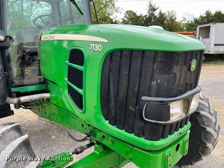 image for item LI9712 John Deere 7130  MFWD tractor