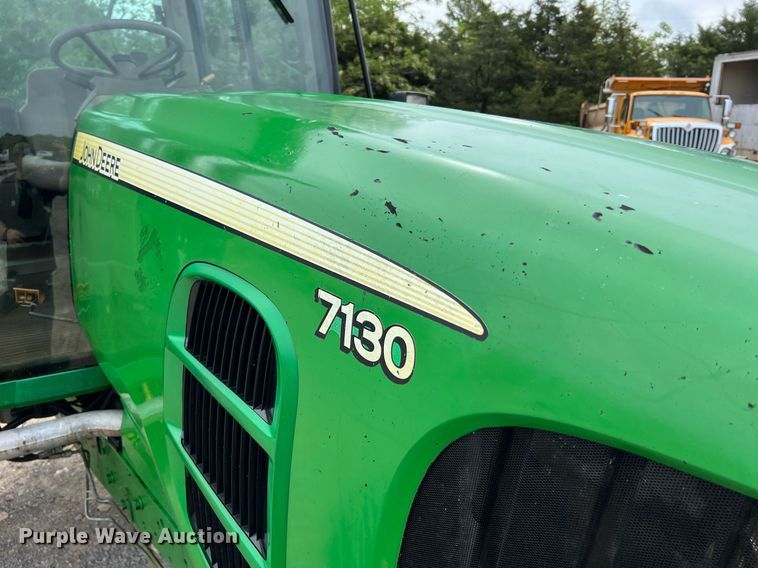 image for item LI9712 John Deere 7130  MFWD tractor