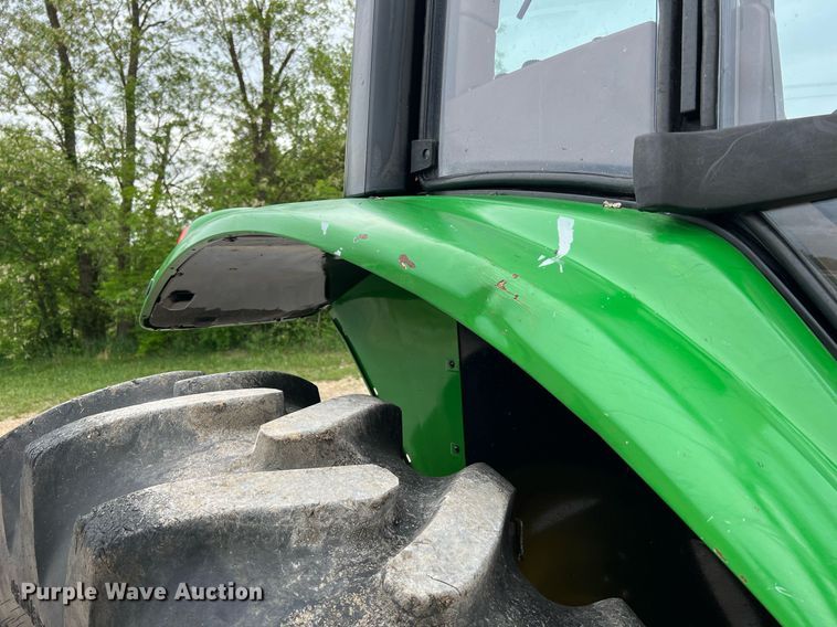 image for item LI9712 John Deere 7130  MFWD tractor