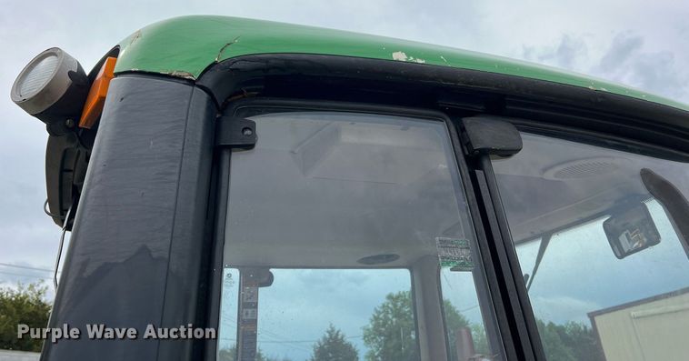 image for item LI9712 John Deere 7130  MFWD tractor