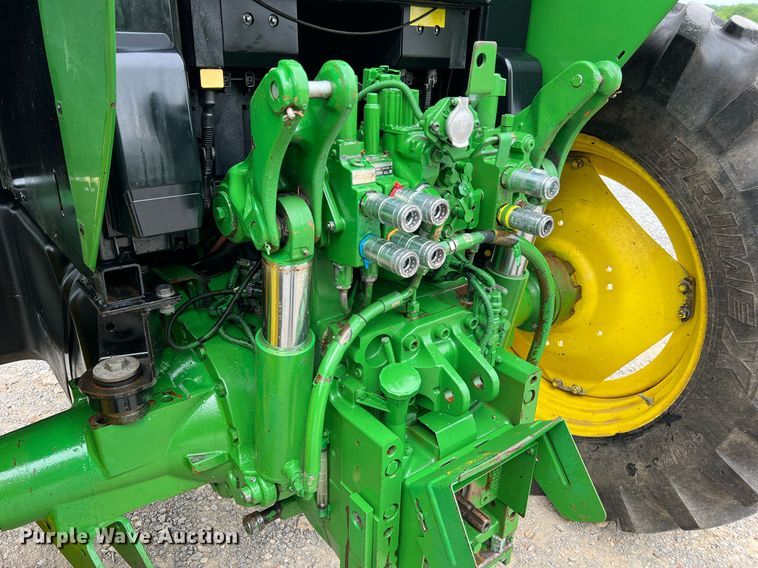 image for item LI9712 John Deere 7130  MFWD tractor