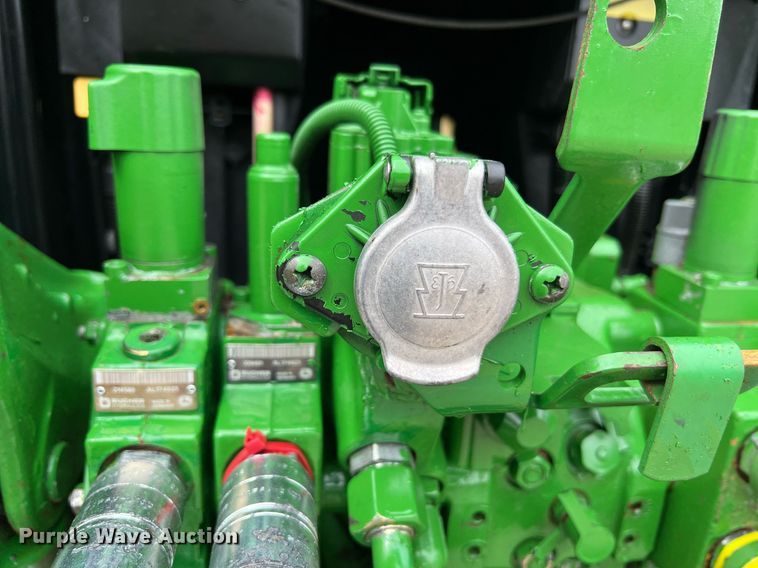 image for item LI9712 John Deere 7130  MFWD tractor