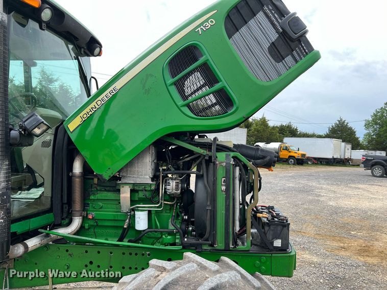 image for item LI9712 John Deere 7130  MFWD tractor