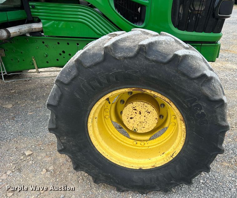 image for item LI9712 John Deere 7130  MFWD tractor