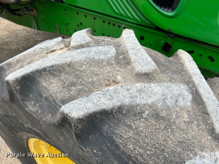 image for item LI9712 John Deere 7130  MFWD tractor