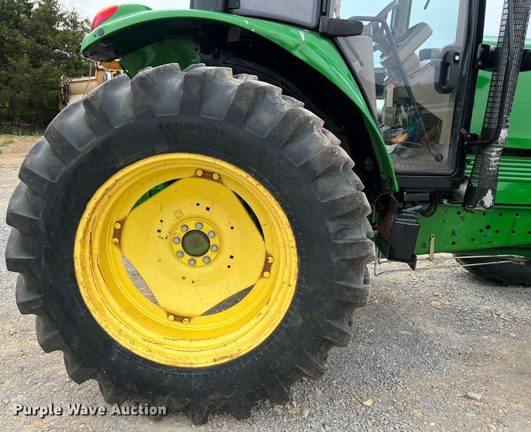 image for item LI9712 John Deere 7130  MFWD tractor