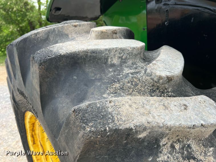 image for item LI9712 John Deere 7130  MFWD tractor